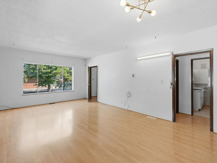 1016 E 18th Avenue, Vancouver, BC, V5V 1H1 - 3