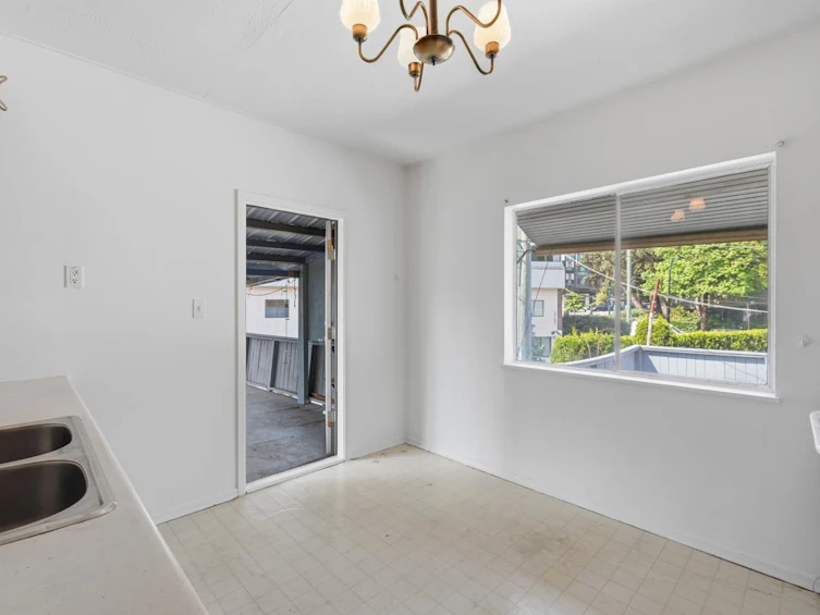 1016 E 18th Avenue, Vancouver, BC, V5V 1H1 - 8