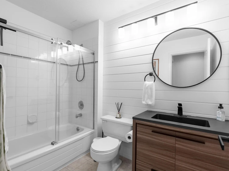 221-12873 Railway Avenue, Richmond, BC, V7E 6K3 - 17