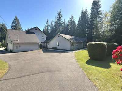 1499 Hanbury Road - 2