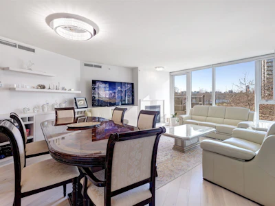 305-8 Smithe Mews - 3