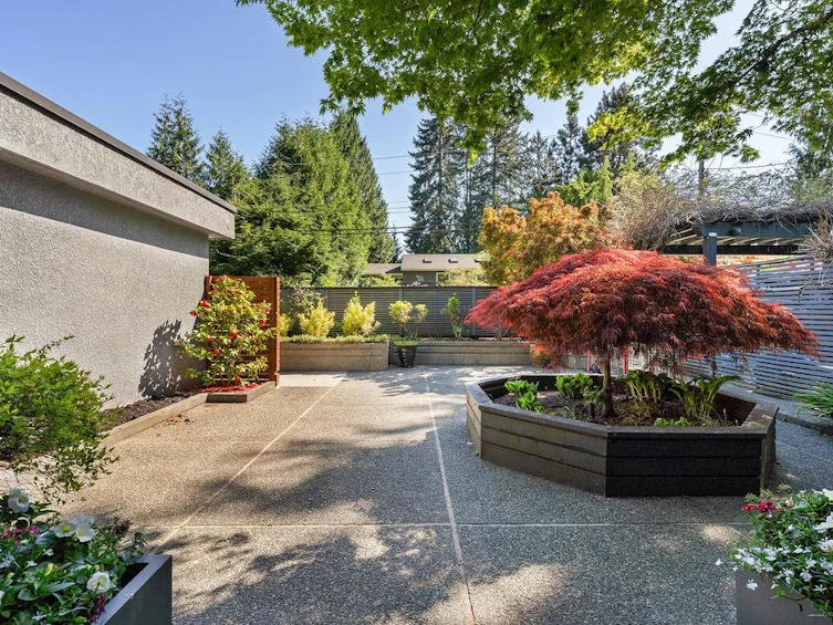 1098 Linnae Avenue, North Vancouver, BC, V7R 1Z4 - 2