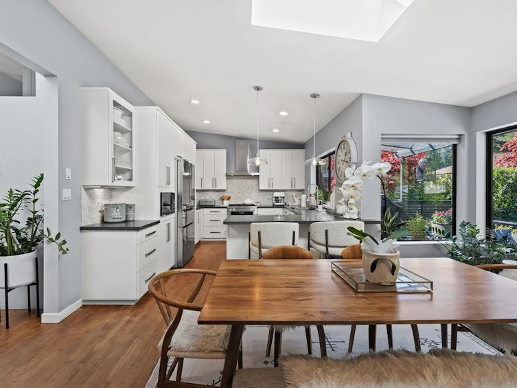 1098 Linnae Avenue, North Vancouver, BC, V7R 1Z4 - 11