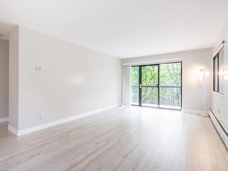 206-15020 North Bluff Road, Surrey, BC, V4B 5A4 - 2