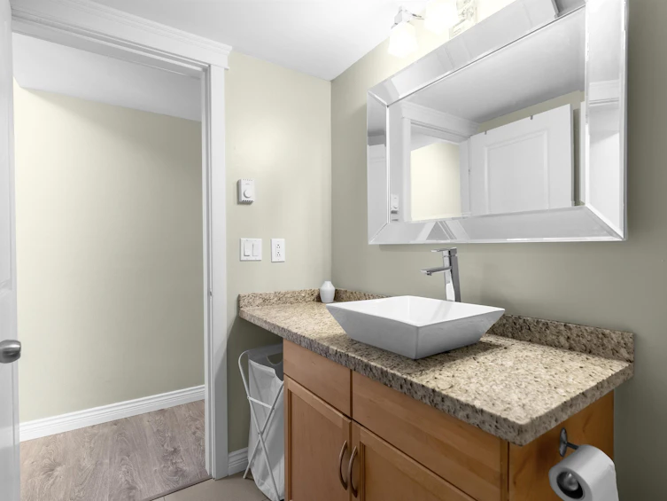 999 W 20th Avenue, Vancouver, BC, V5Z 1Y4 - 10