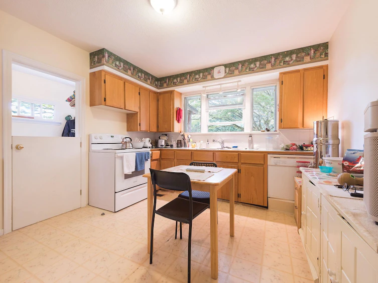 9747 Sidney Street, Chilliwack, BC, V2P 4G5 - 9