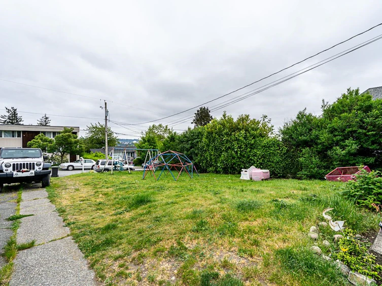 2233 Edinburgh Street, New Westminster, BC, V3M 2Y2 - 5
