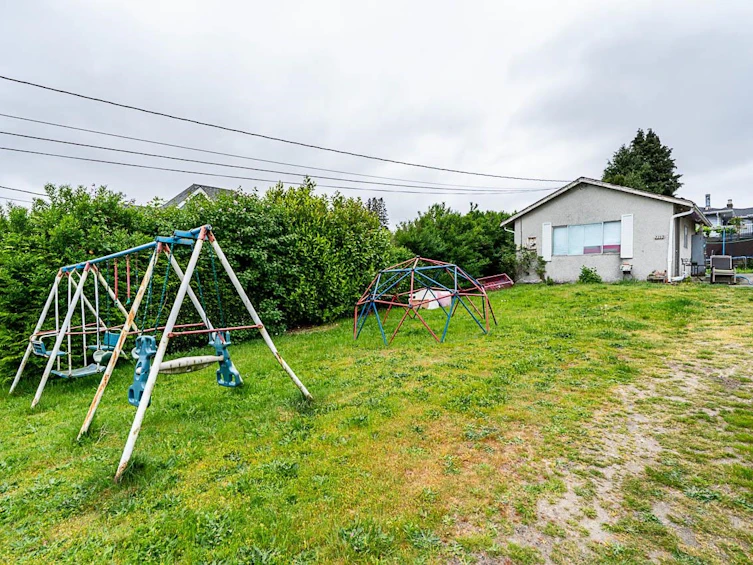 2233 Edinburgh Street, New Westminster, BC, V3M 2Y2 - 3