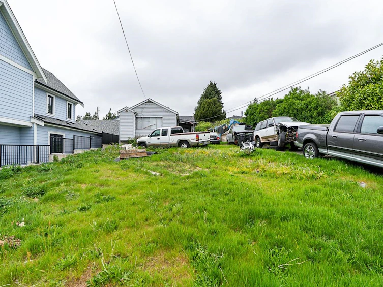 2235 Edinburgh Street, New Westminster, BC, V3M 2Y2 - 3
