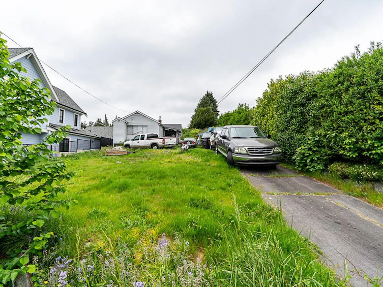 2235 Edinburgh Street, New Westminster, BC, V3M 2Y2