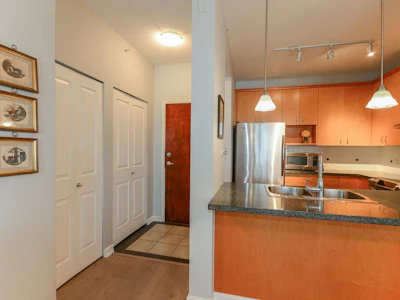 307-1551 Foster Street - 4