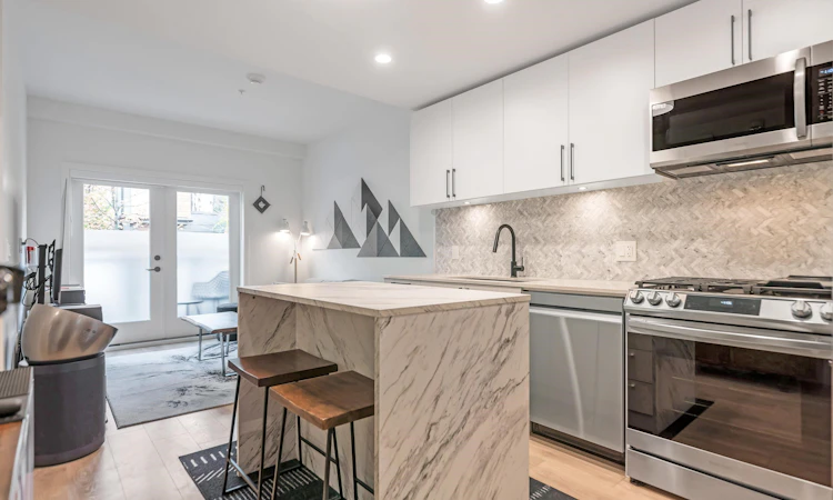146-545 E 2nd Street