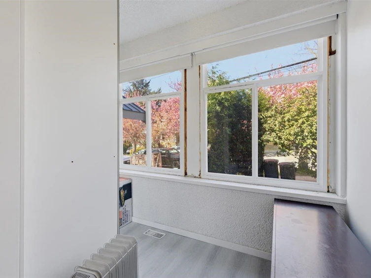14 W 14th Avenue, Vancouver, BC, V5Y 1W6 - 14