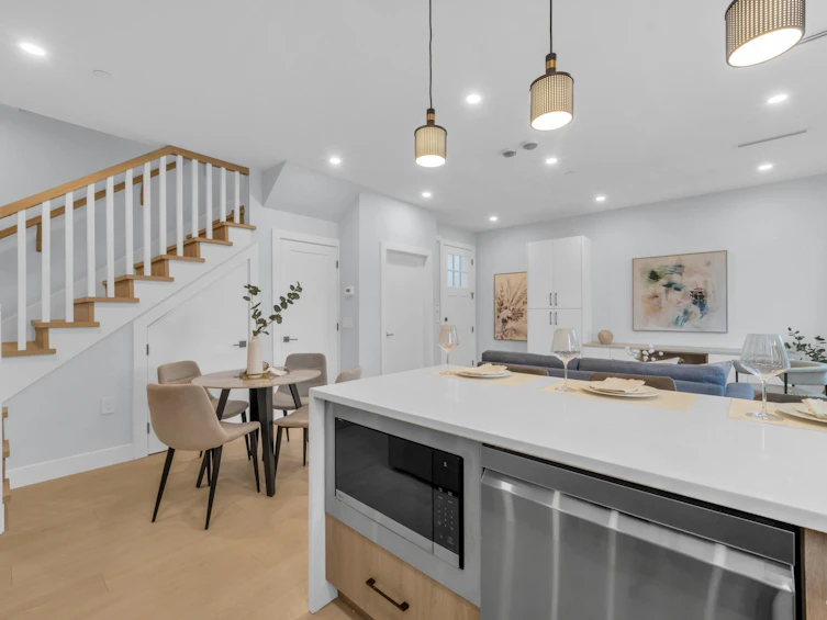 2617 Mcgill Street, Vancouver, BC, V5K 1H2 - 10