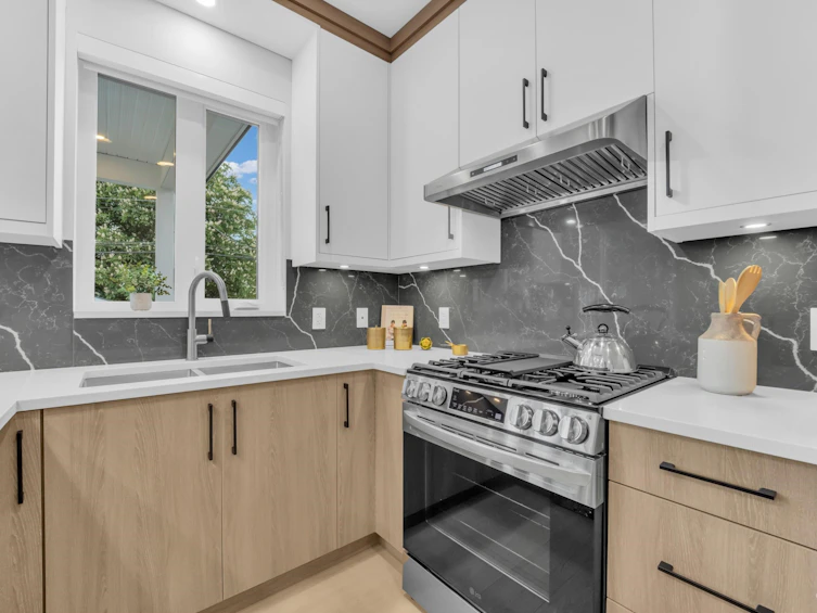2617 Mcgill Street, Vancouver, BC, V5K 1H2 - 9