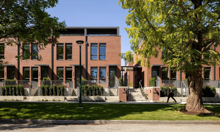 810 W 37th Avenue