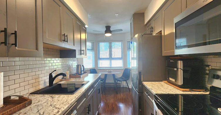 204-921 Thurlow Street, Vancouver, BC, V6E 1W3 - 3