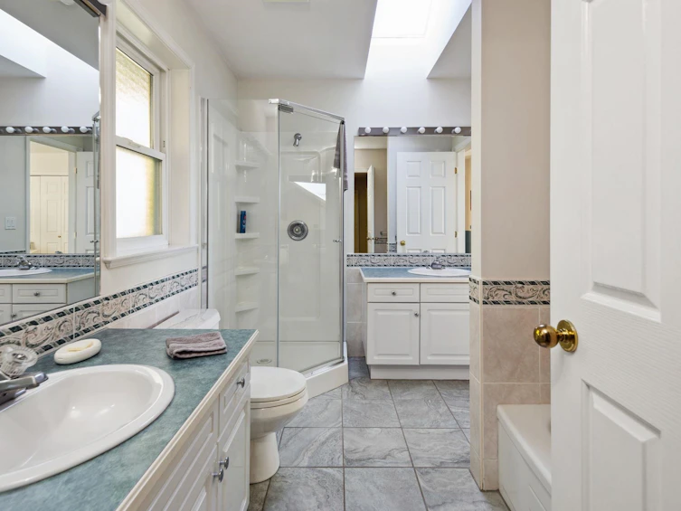 3823 Michener Way, North Vancouver, BC, V7K 3C7 - 27