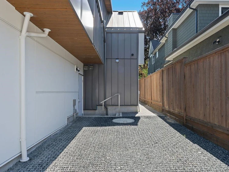 1145 W 33rd Avenue, Vancouver, BC, V6M 1A3 - 33