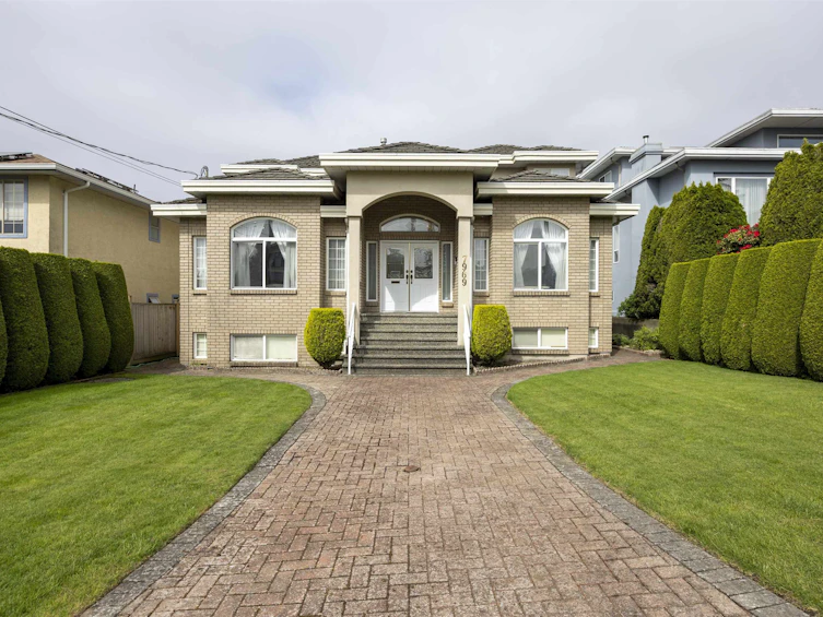 7969 Macpherson Avenue, Burnaby, BC, V5J 4P4
