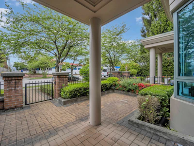 2-6611 Southoaks Crescent - 3