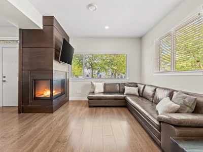 5-15688 28 Avenue - 5
