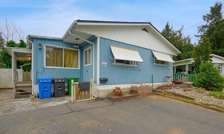 2213 Crystal Court