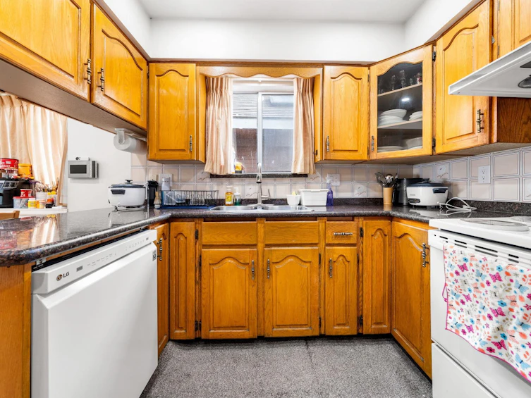 6070 Lanark Street, Vancouver, BC, V5P 2Y6 - 20