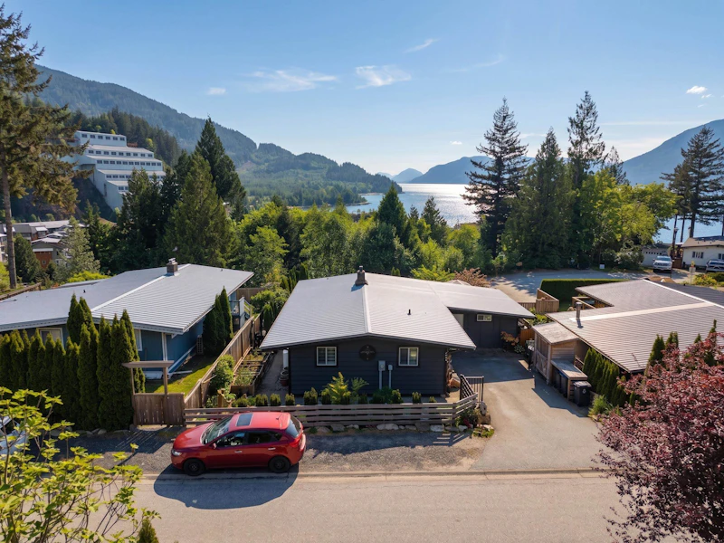 624 Lower Crescent, Squamish BC