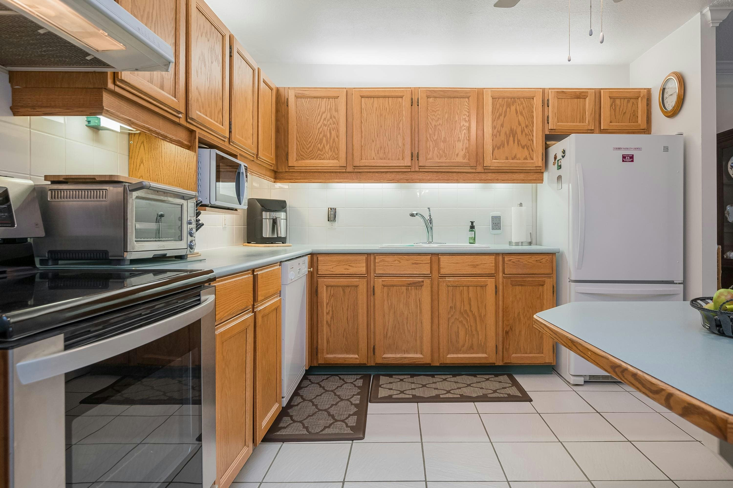 704 Foster Rd For Sale: 704-1442 Foster Street, Surrey, BC - REW