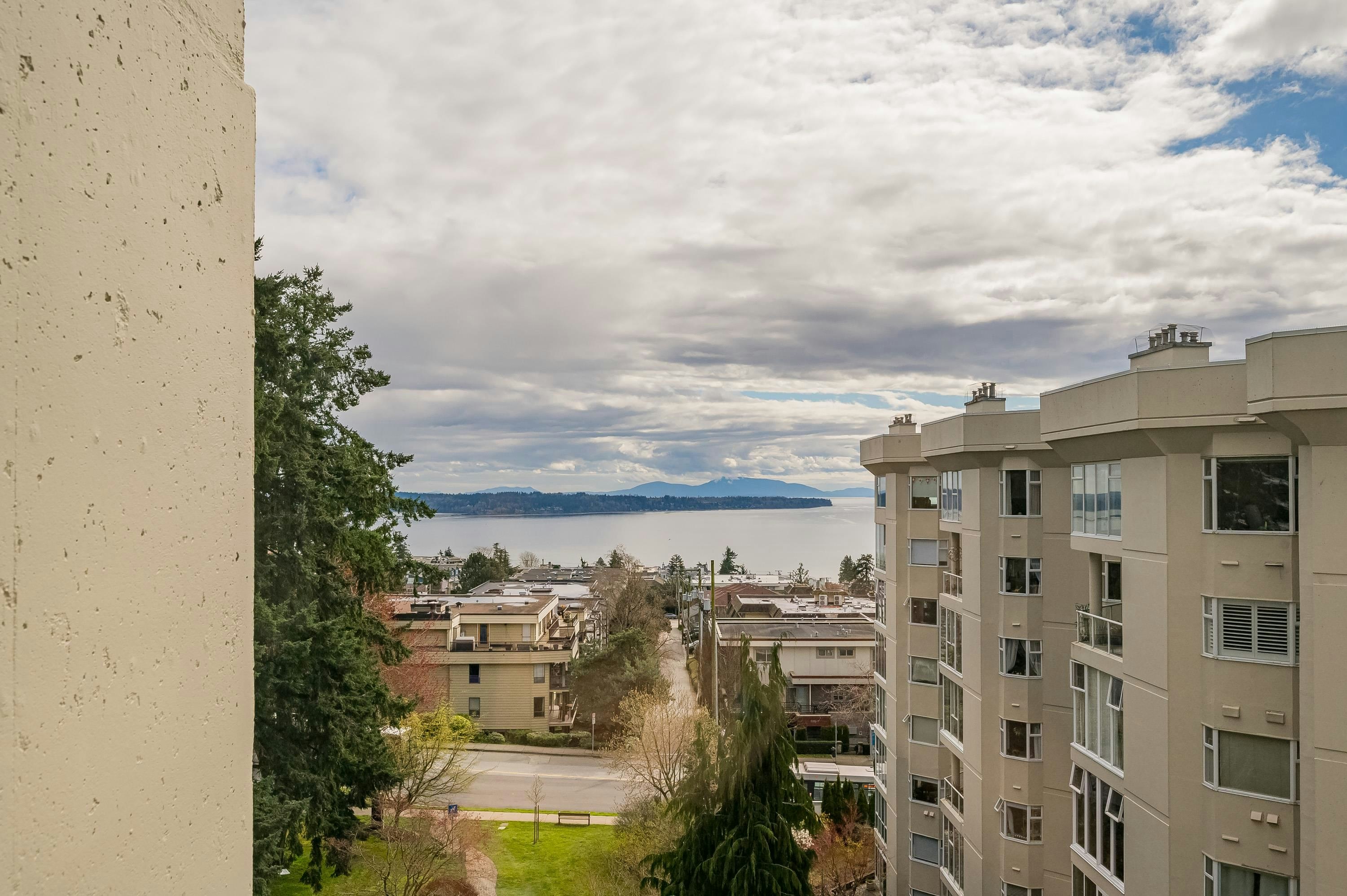 704 Foster Rd For Sale: 704-1442 Foster Street, Surrey, BC - REW