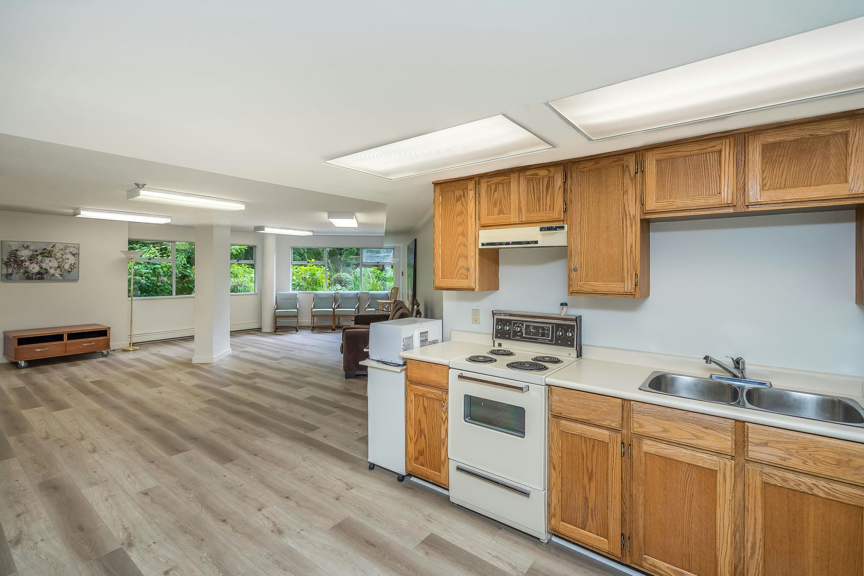 704 Foster Rd For Sale: 704-1442 Foster Street, Surrey, BC - REW