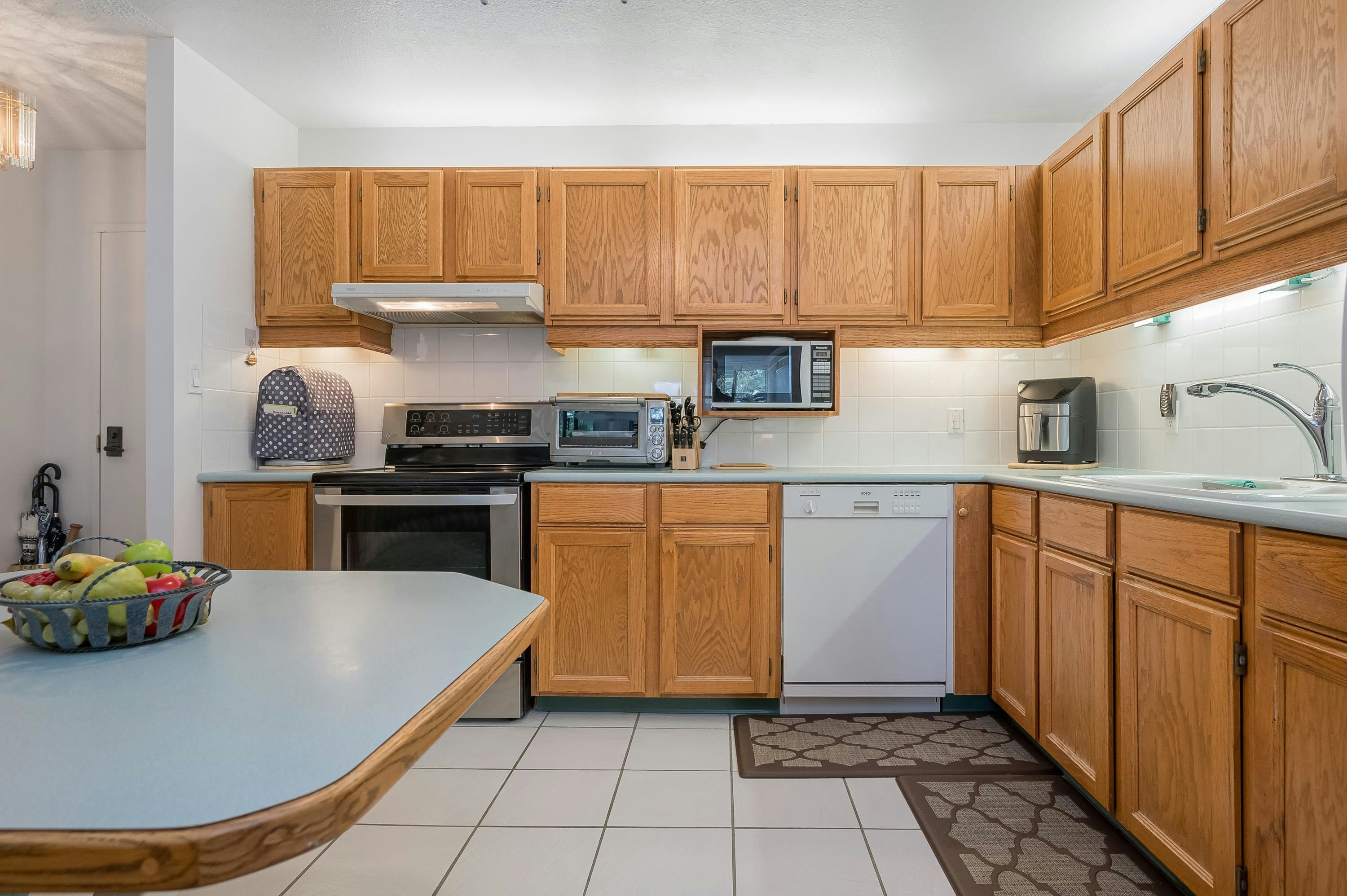 704 Foster Rd For Sale: 704-1442 Foster Street, Surrey, BC - REW