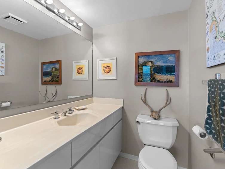 1104-140 E Keith Road, North Vancouver, BC, V7L 4M9 - 10