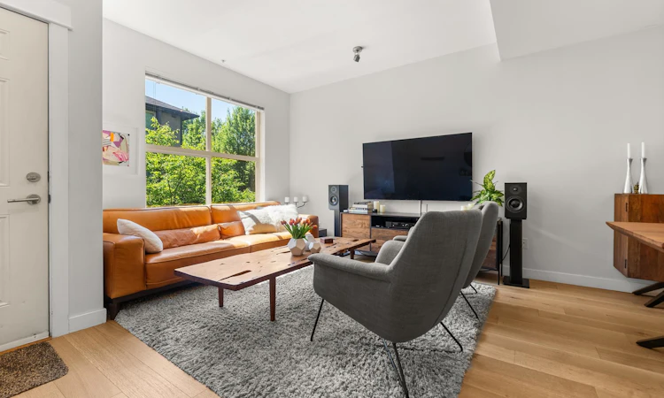 3-307 E 15th Street