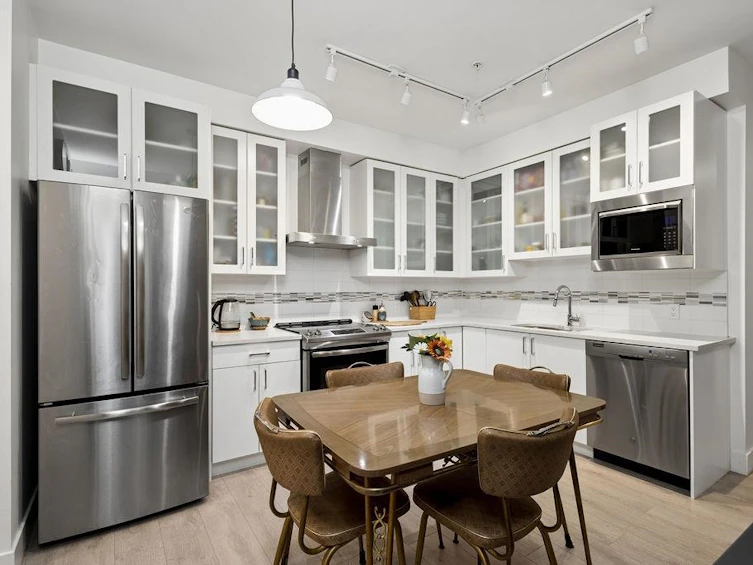 4860 Slocan Street, Vancouver, BC, V5R 2A3 - 3