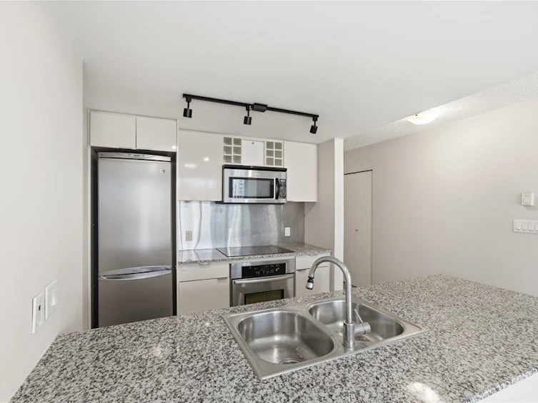 1605-788 Hamilton Street, Vancouver, BC, V6B 0E9 - 13