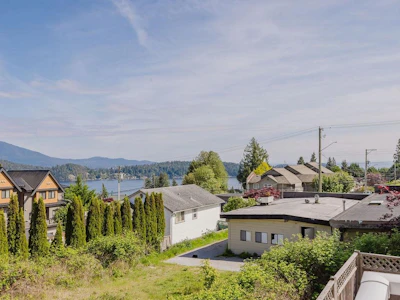 710 Gibsons Way - 4