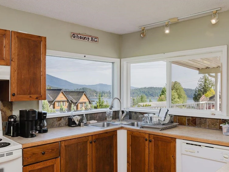 710 Gibsons Way, Gibsons, BC, V0N 1V9 - 7