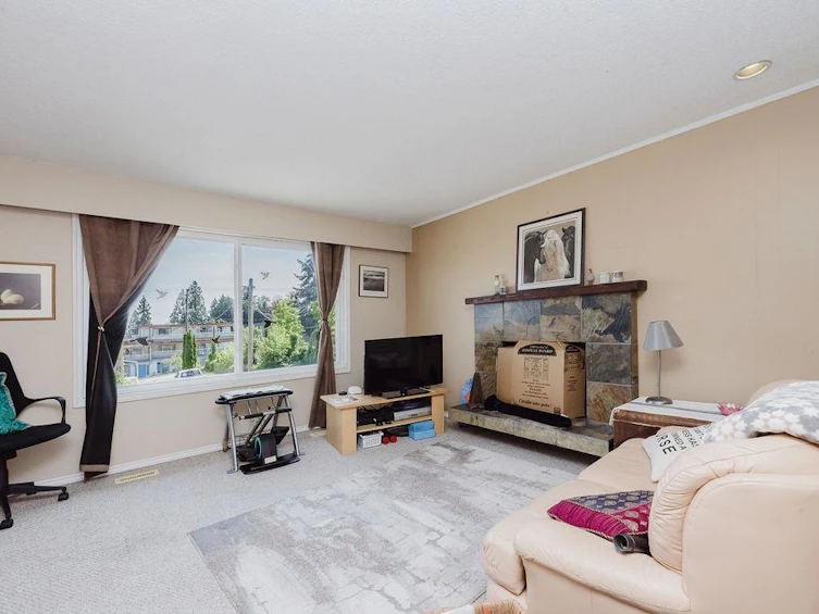 710 Gibsons Way, Gibsons, BC, V0N 1V9 - 13
