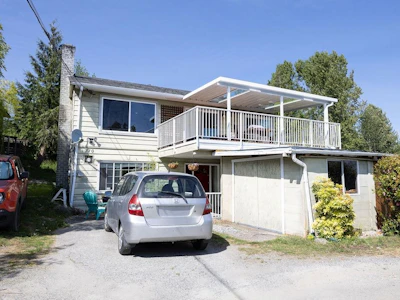 710 Gibsons Way - 2