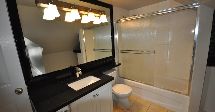 7505 Kingsway, Burnaby, BC, V3N 3C1 - 3