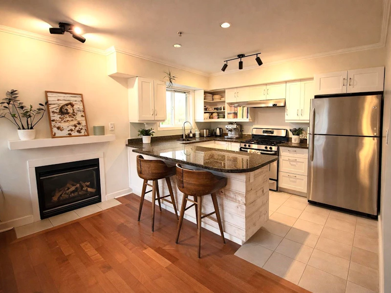 6 - 1233 Main Street, Squamish BC V8B 0P7
