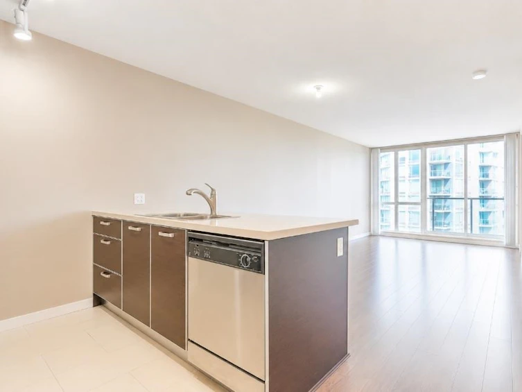 3303-9981 Whalley Boulevard, Surrey, BC, V3T 0G6 - 6