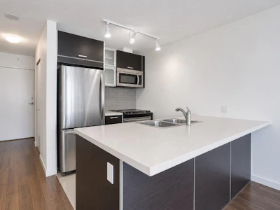 3303-9981 Whalley Boulevard - 5