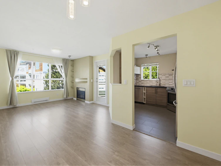 303-10186 155 Street, Surrey, BC, V3R 0R6 - 2