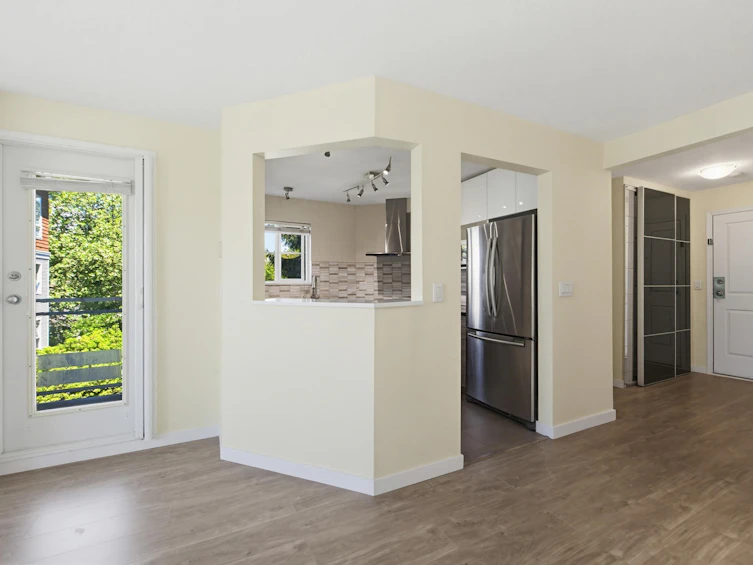 303-10186 155 Street, Surrey, BC, V3R 0R6 - 4