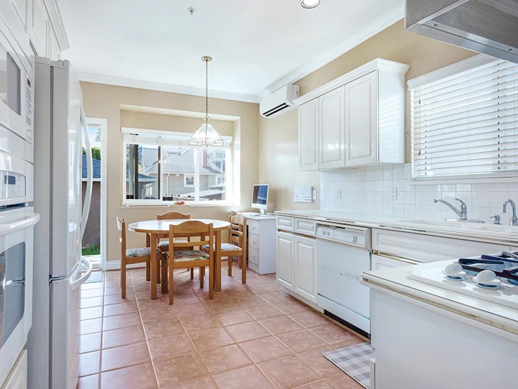 2933 Waterloo Street, Vancouver, BC, V6R 3J4 - 6