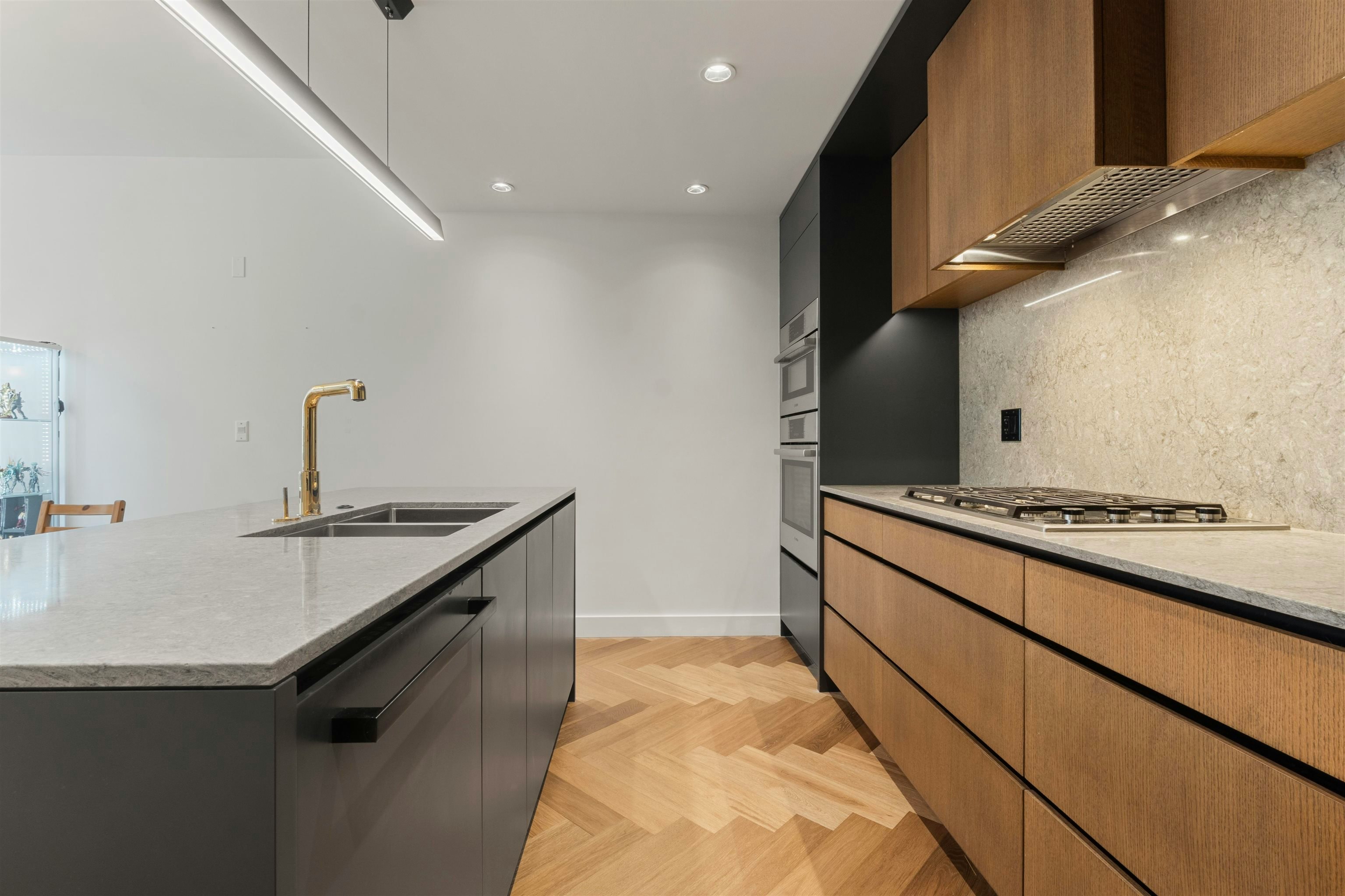 107-458 W 63rd Avenue, Vancouver, BC, V5X 2J4