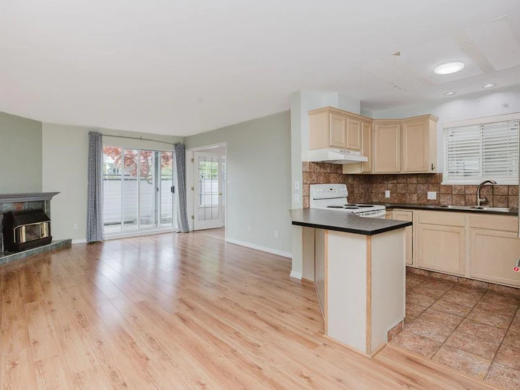 4-689 Park Road, Gibsons, BC, V0N 1V7